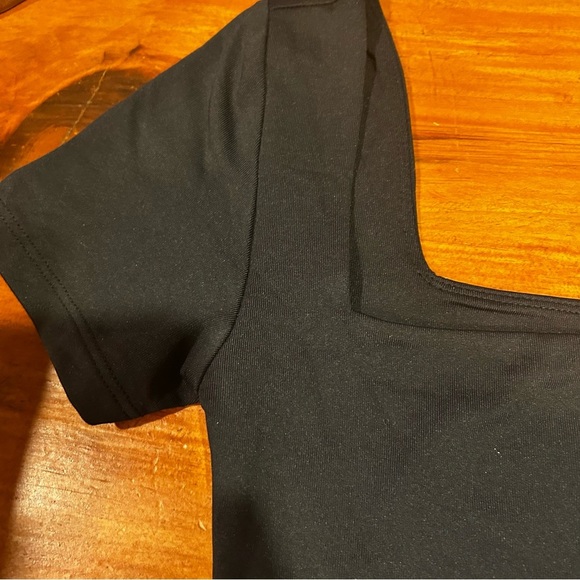 Aritzia Babaton women’s contour square neck bodysuit size XS. Black - Picture 4 of 12